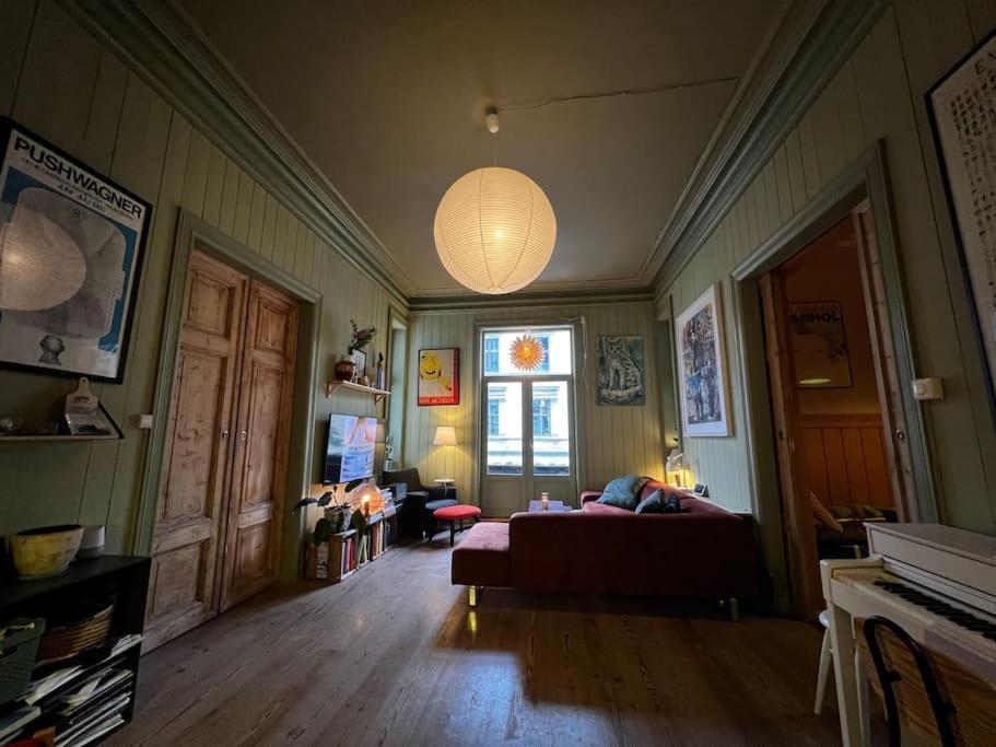 Elegant & Quiet In Historic House - Prime Location In West